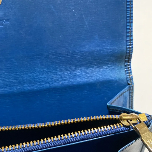 Authentic Louis Vuitton Malletier Blue Epi - Picture 13 of 17